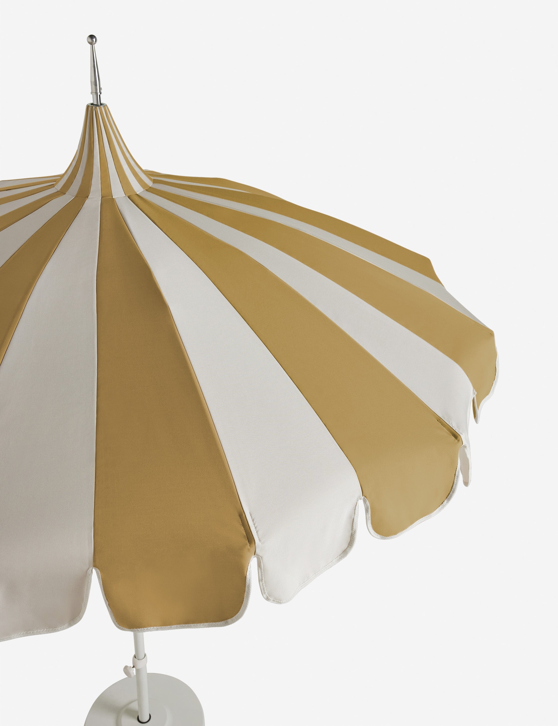 Parasol d'extérieur Aamu 8'6 Pagoda par Sarah Sherman Samuel