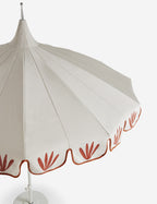 Parasol d'extérieur Aamu 8'6 Pagoda par Sarah Sherman Samuel